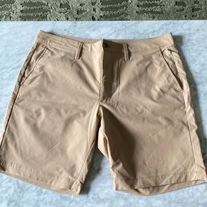 Tan 36 Waist Untuckit Traveler Shorts.